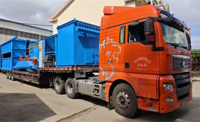 青岛恒林工业集团发莱州某工程机械钢结构件厂QD3730双吊钩抛丸清理机