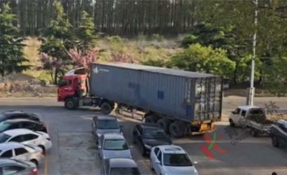 青岛恒林工业集团发柬埔寨Q485悬链通过式抛丸机和QD3710双吊钩抛丸机第3个集装箱